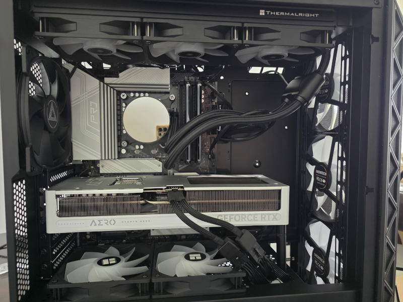 Custom gaming PC with RTX 5070 AERO, 360 mm liquid cooler, and planned airflow layout