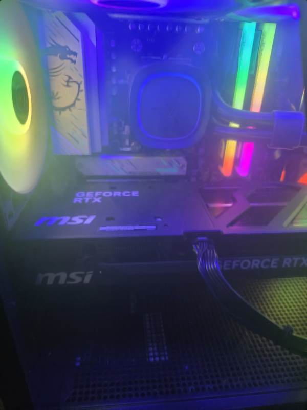 MSI RTX 5080 Ventus OC installed in a compact gaming PC