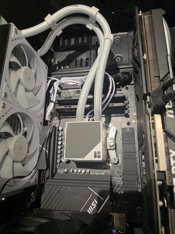 240 mm AIO liquid cooler installed on Ryzen 7 7700X gaming PC