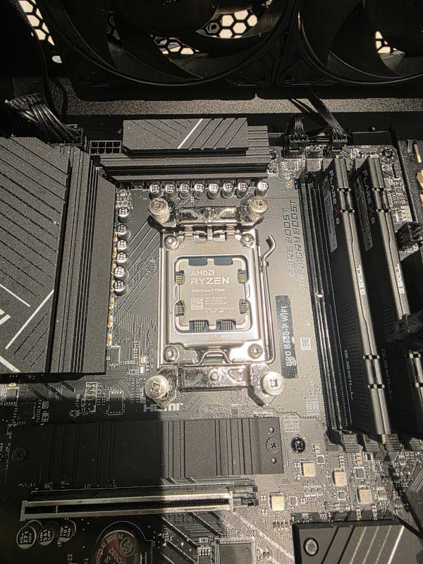 Ryzen 7 7700X with damaged CPU cooler removed